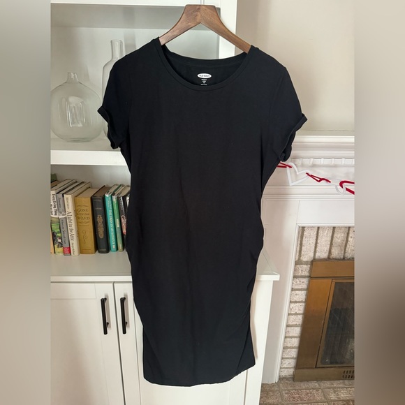 Black short sleeved maternity t-shirt dress - Picture 1 of 2